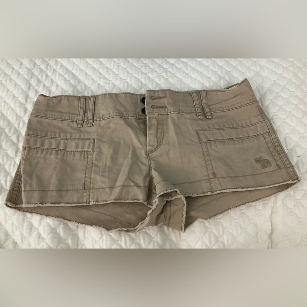 Abercrombie & Fitch Women's Beige Cargo Shorts